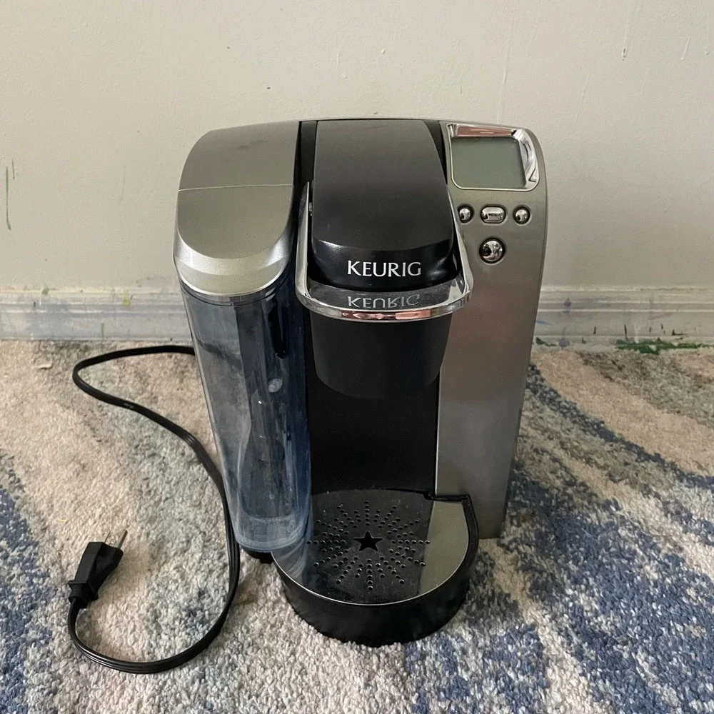 Keurig K70 Platinum Single Cup Brewing System Coffee Maker Silver Black